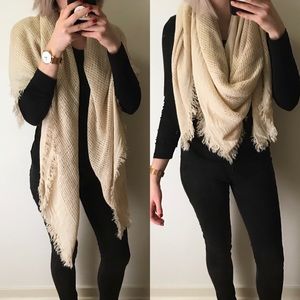 Super soft blanket scarf by Wantable